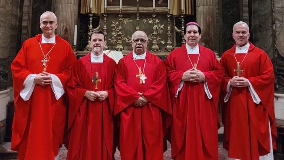 Dom Lauro Sérgio Versiani Barbosa (atual bispo diocesano