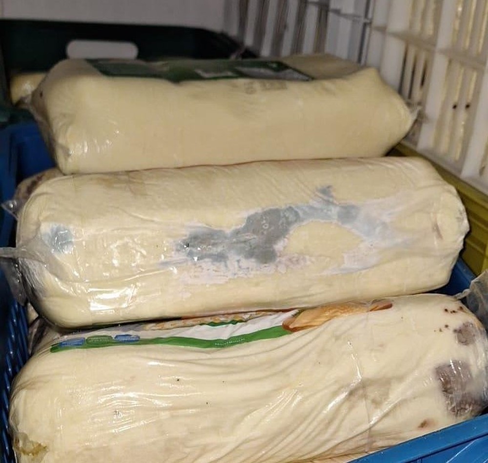 Patos de Minas: Embolorado e vencido: cerca 20 toneladas de queijos sem origem comprovada são apreendidas 