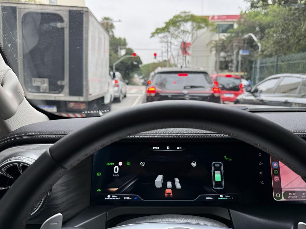 GWM Tank 300 identifica carros, caminhões e até motos no painel de instrumentos — Foto: André Fogaça/g1