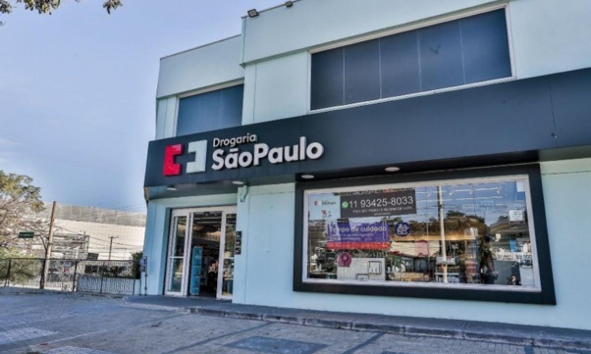 Rede de farmácias anuncia vagas de emprego para pessoas com mais de 50 anos; há oportunidades para a Bahia