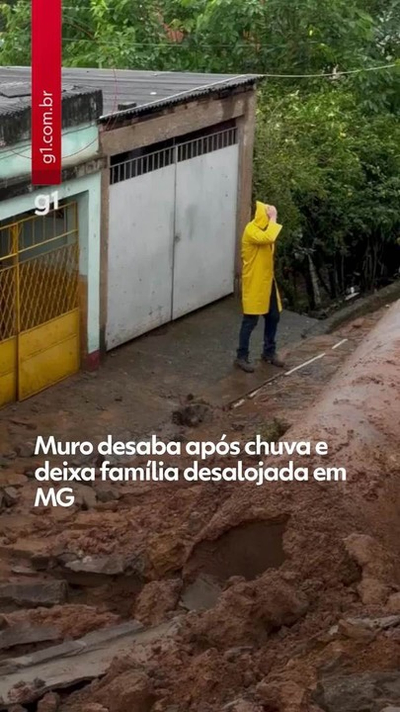 Muro desaba após chuva e deixa família desalojada em São João Nepomuceno