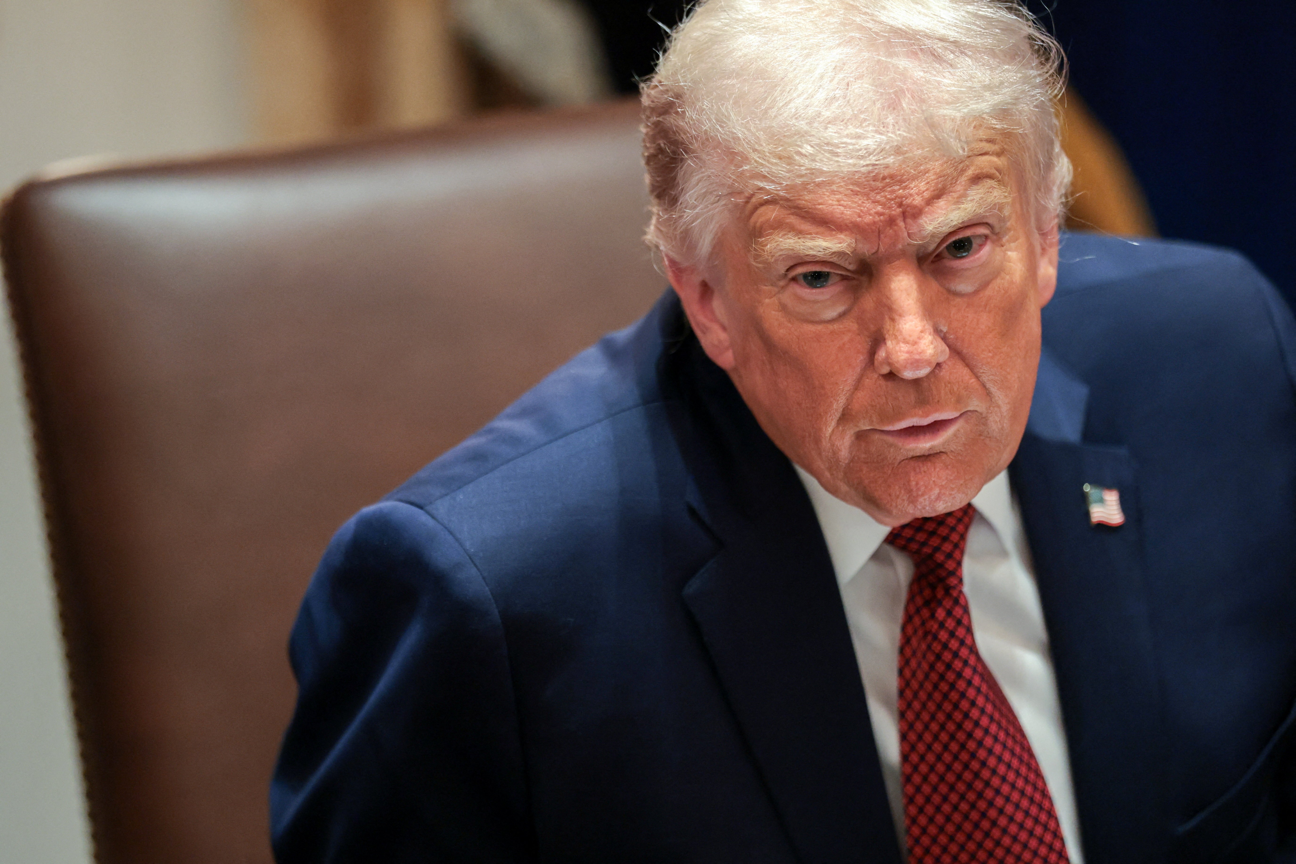 Trump processa BBC por 'edição enganosa' em documentário e pede indenização de R$ 27 bilhões