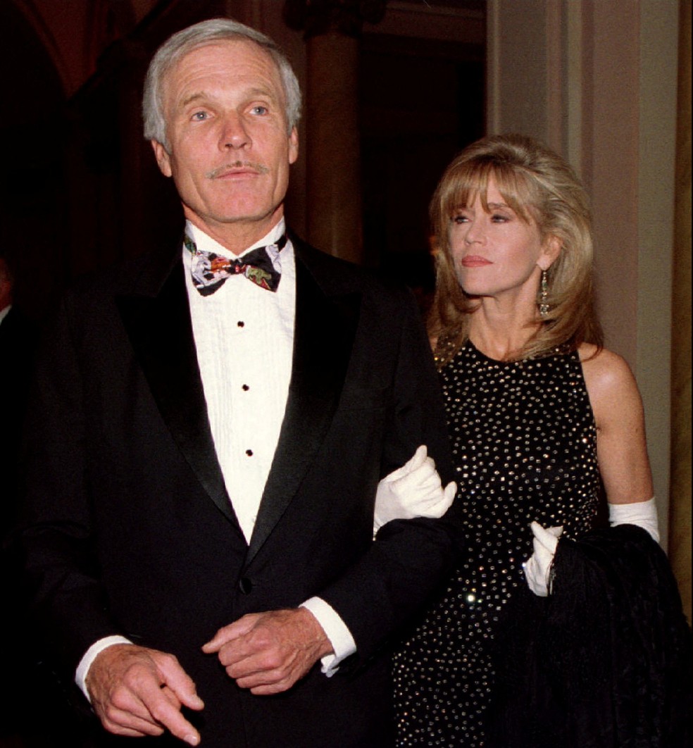 O fundador da CNN Ted Turner e a atriz Jane Fonda, com quem foi casado, em imagem de arquivo em Nova York. — Foto: Reuters