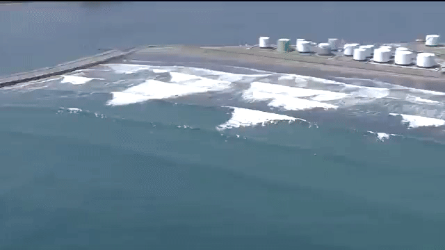 VÍDEO mostra tsunami se aproximando de costa do Japão