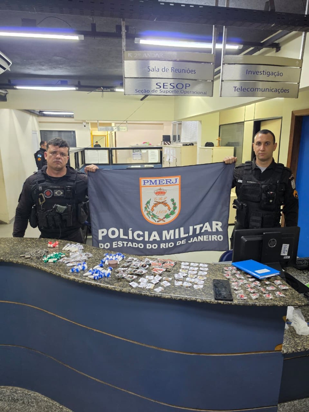 Dupla é presa por tráfico de drogas em Angra dos Reis
