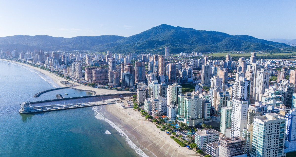 Itapema supera Balneário Camboriú e passa a ser a cidade brasileira com m² mais caro para venda de imóveis