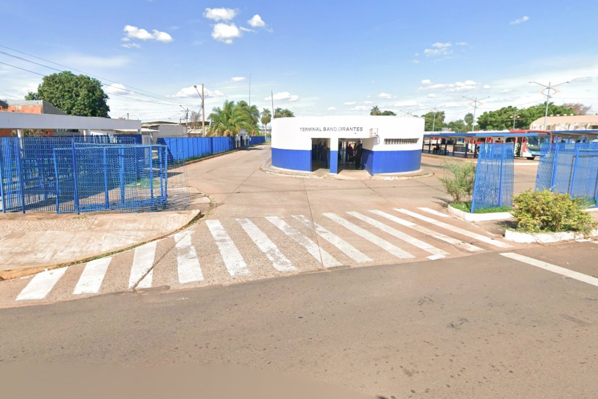 Motociclista foge da polícia e invade terminal de ônibus em MS