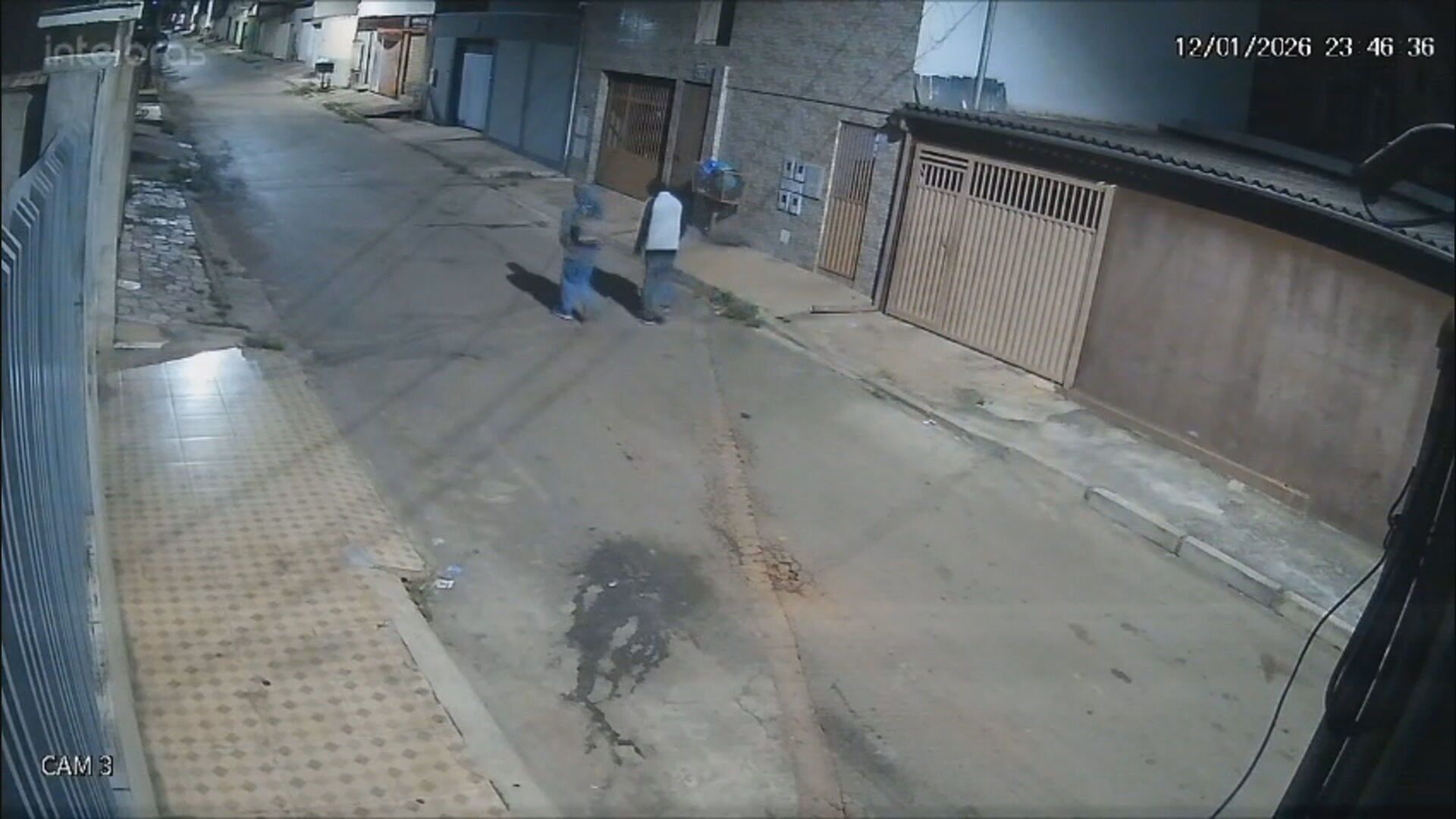 Suspeitos de torturarem vítimas em assalto são presos no DF; VÍDEO mostra momento de invasão à casa