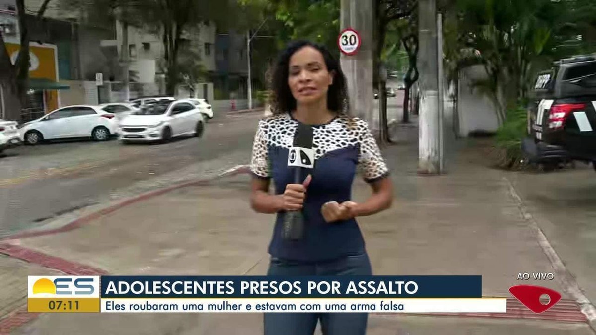 Mulher é Assaltada Perto De Delegacia E Adolescentes São Apreendidos ...