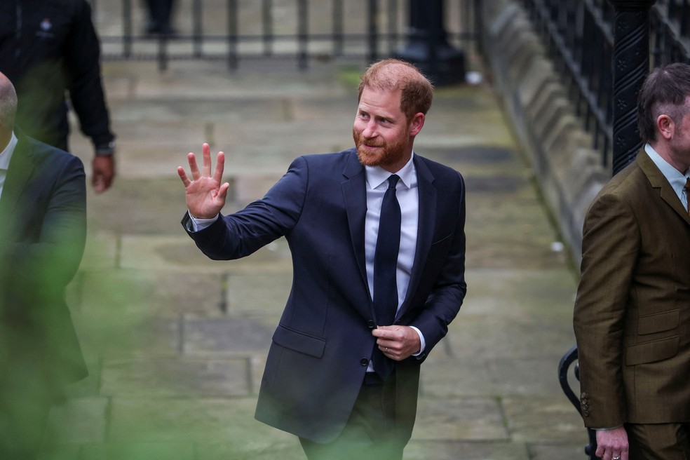 Príncipe Harry chegando para audiência contra o 'Daily Mail' — Foto: REUTERS/Isabel Infantes