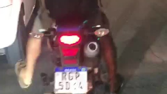 Motociclista que carregou bode em garupa por ruas de Maceió disse que bicho é seu animal de estimação - Programa: G1 AL 