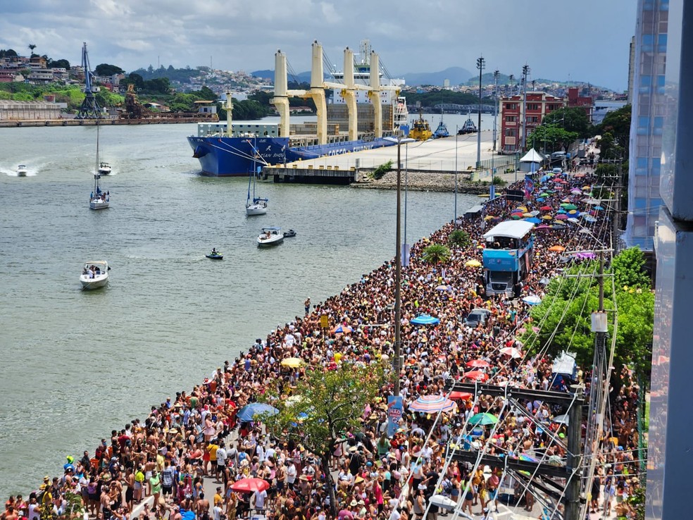 Bloco Regional da Nair reúne multidão no Centro de Vitória no carnaval 2024 — Foto: Carlos Alberto Silva