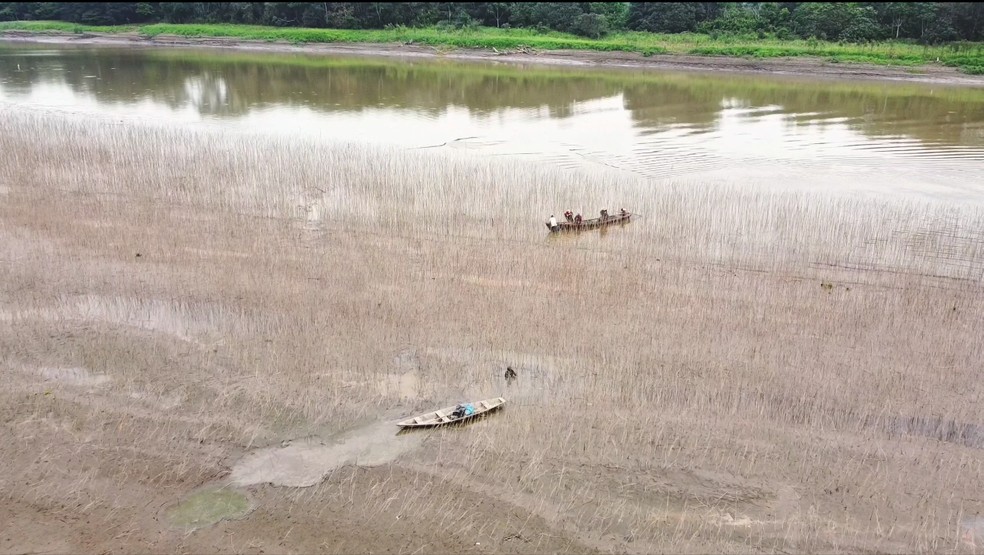 Resgate de pescador amazonense atolado em lama — Foto: Bruce Kevin