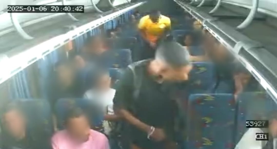 Bandidos fazem arrastão em ônibus na Av. Brasil 