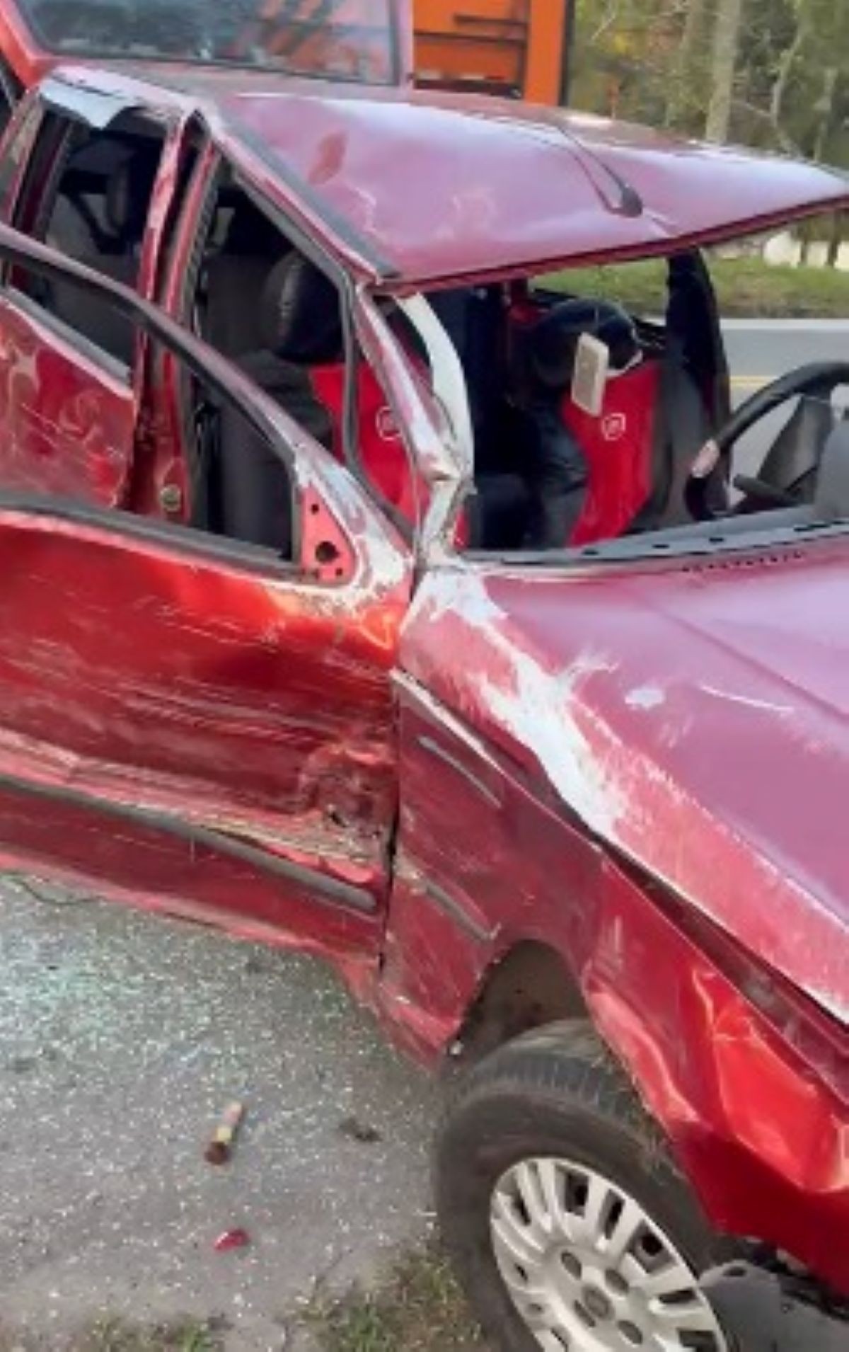 Acidente entre carros deixa quatro feridos na BR-101, em Angra dos Reis