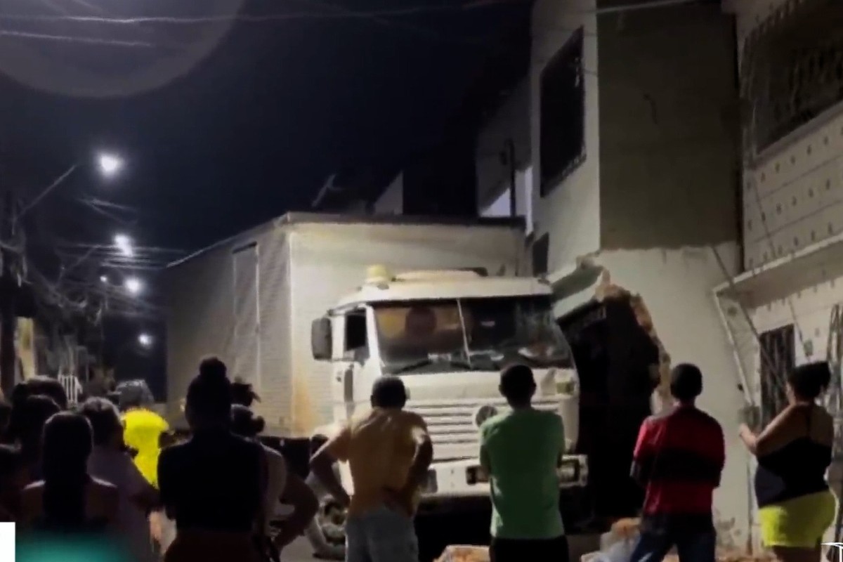 Mulher morre atropelada por caminhão-baú desgovernado no bairro da Liberdade, em São Luís