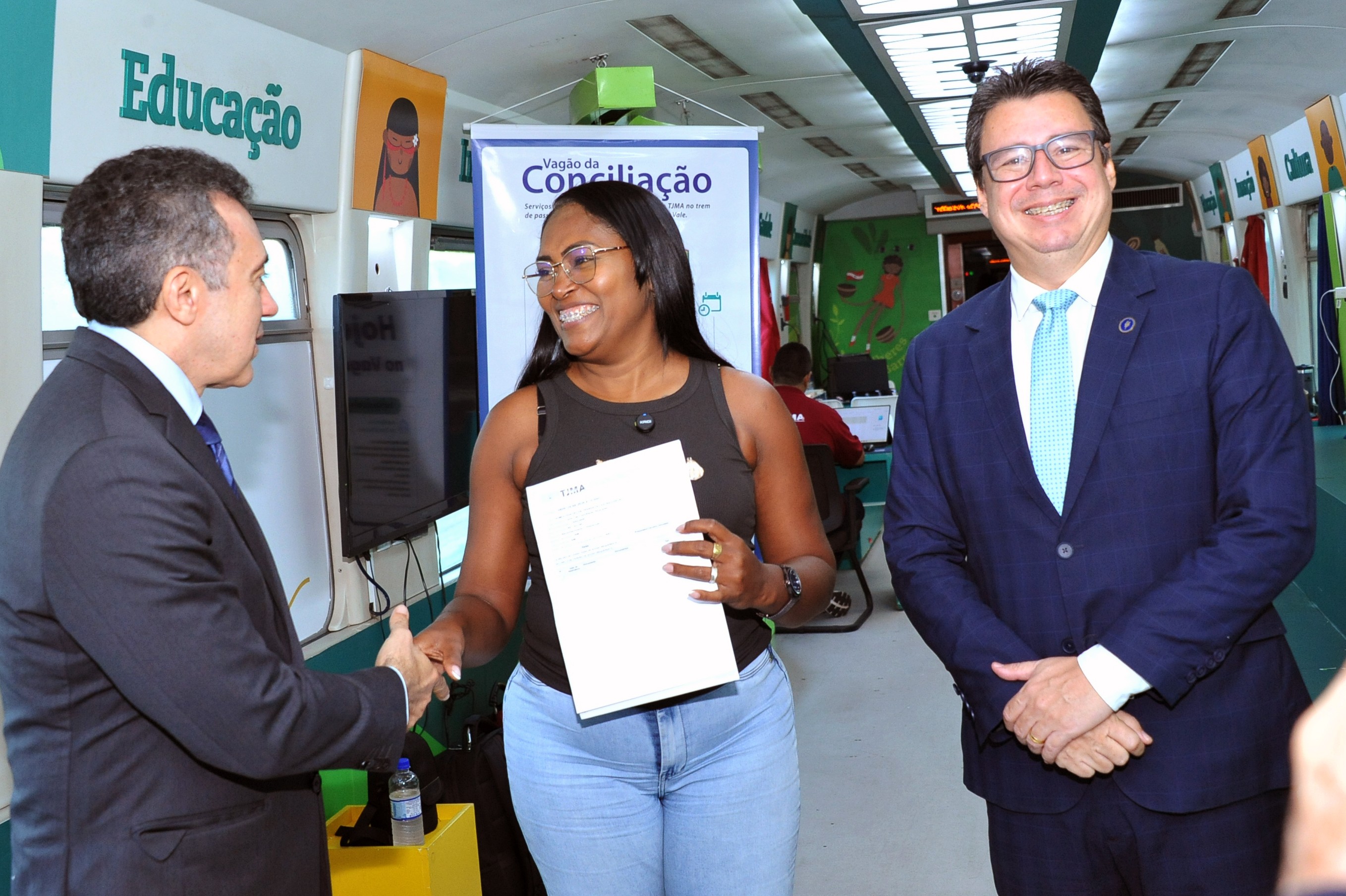 Entenda como professora conseguiu registrar divórcio e oficializar união estável em menos de 1 hora em ação do TJMA a bordo de trem