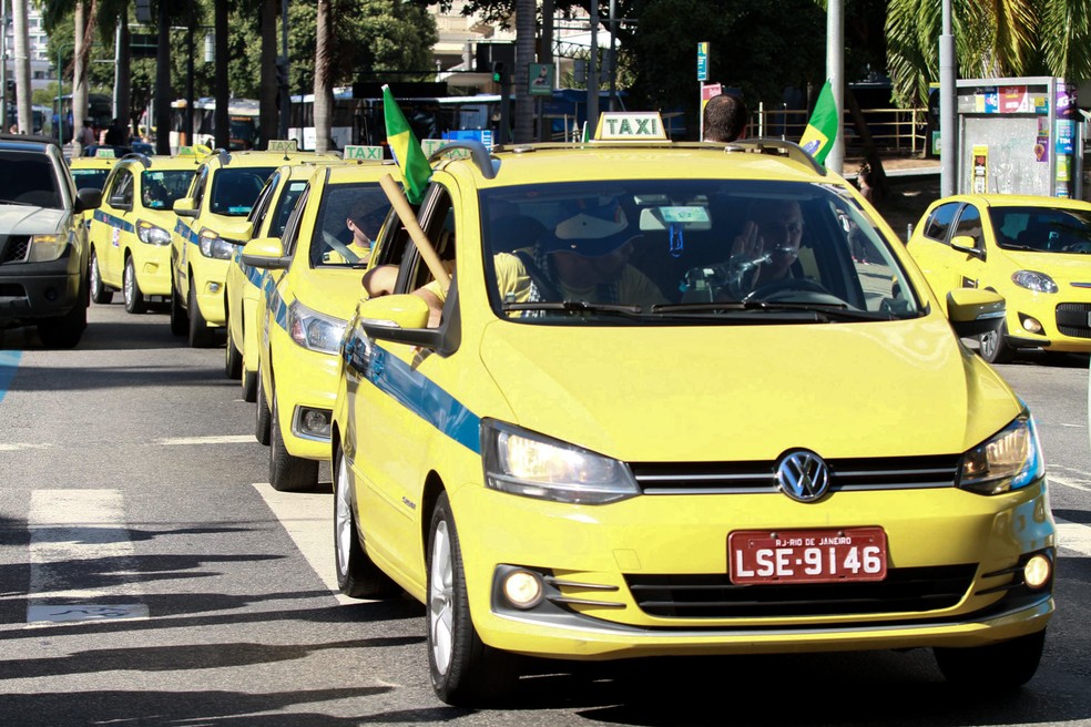 Motoristas que usam o 'Taxi Rio' reclamam do critério de seleção do  aplicativo, que beneficiaria inscrições mais antigas