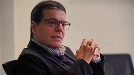 Ali Kamel deixará a direção-geral de Jornalismo da Globo em dezembro e Ricardo Villela será o novo diretor