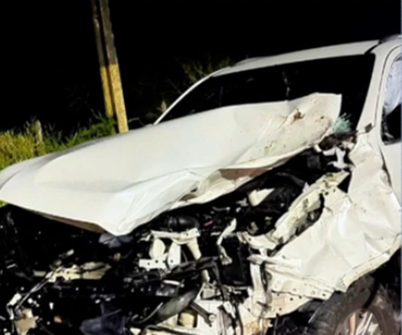Atualização: Prefeito de Matriz de Camaragibe sofre acidente na AL-105; frente do carro ficou destruída