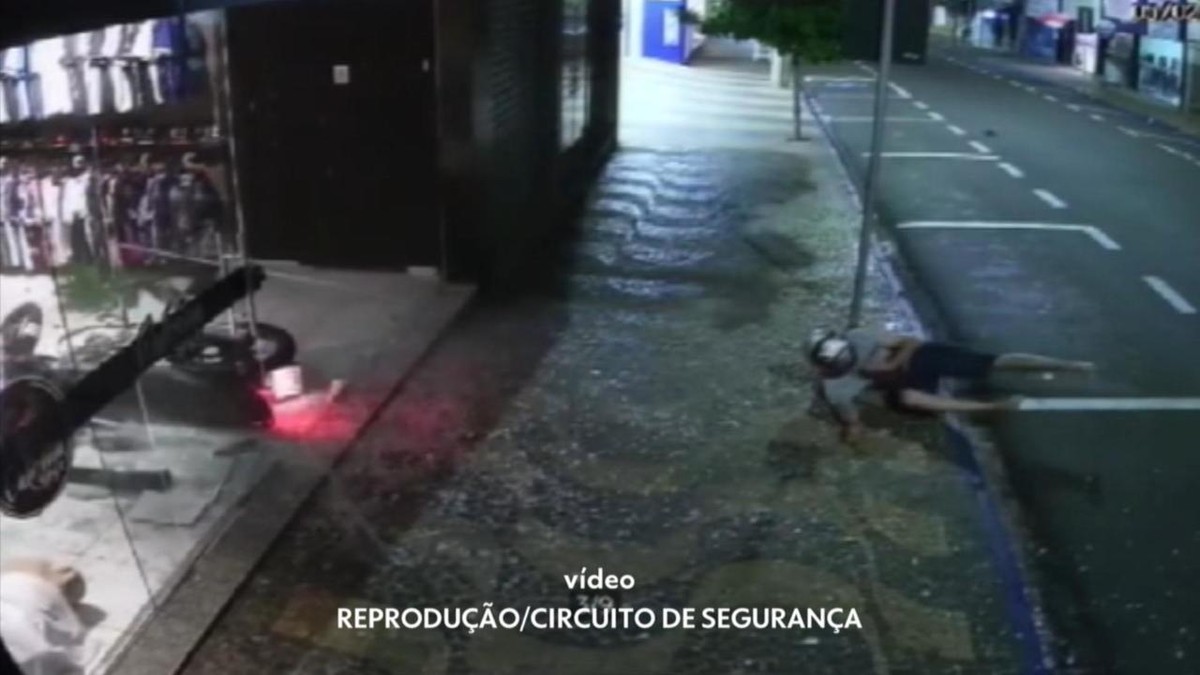 PCC proíbe empinar moto na periferia de SP e espanca quem desobedece; veja  vídeo