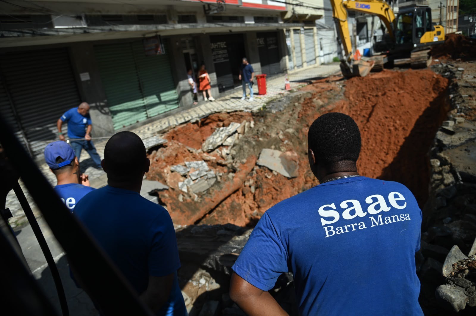 Barra Mansa mantém força-tarefa nas ruas para reparar danos causados por temporal
