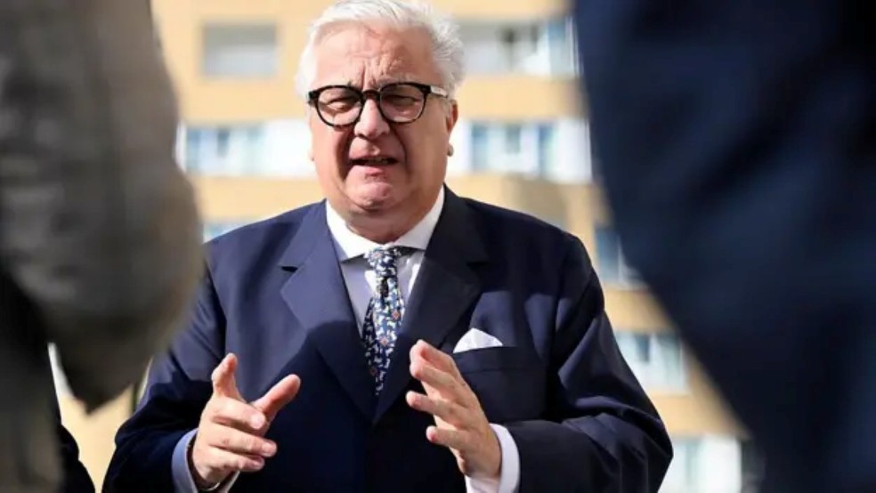 O príncipe Laurent da Bélgica teve um relacionamento com a cantora Wendy Van Wanten, do qual nasceu Clément Vandenkerckhove. — Foto: Divulgação/BBC