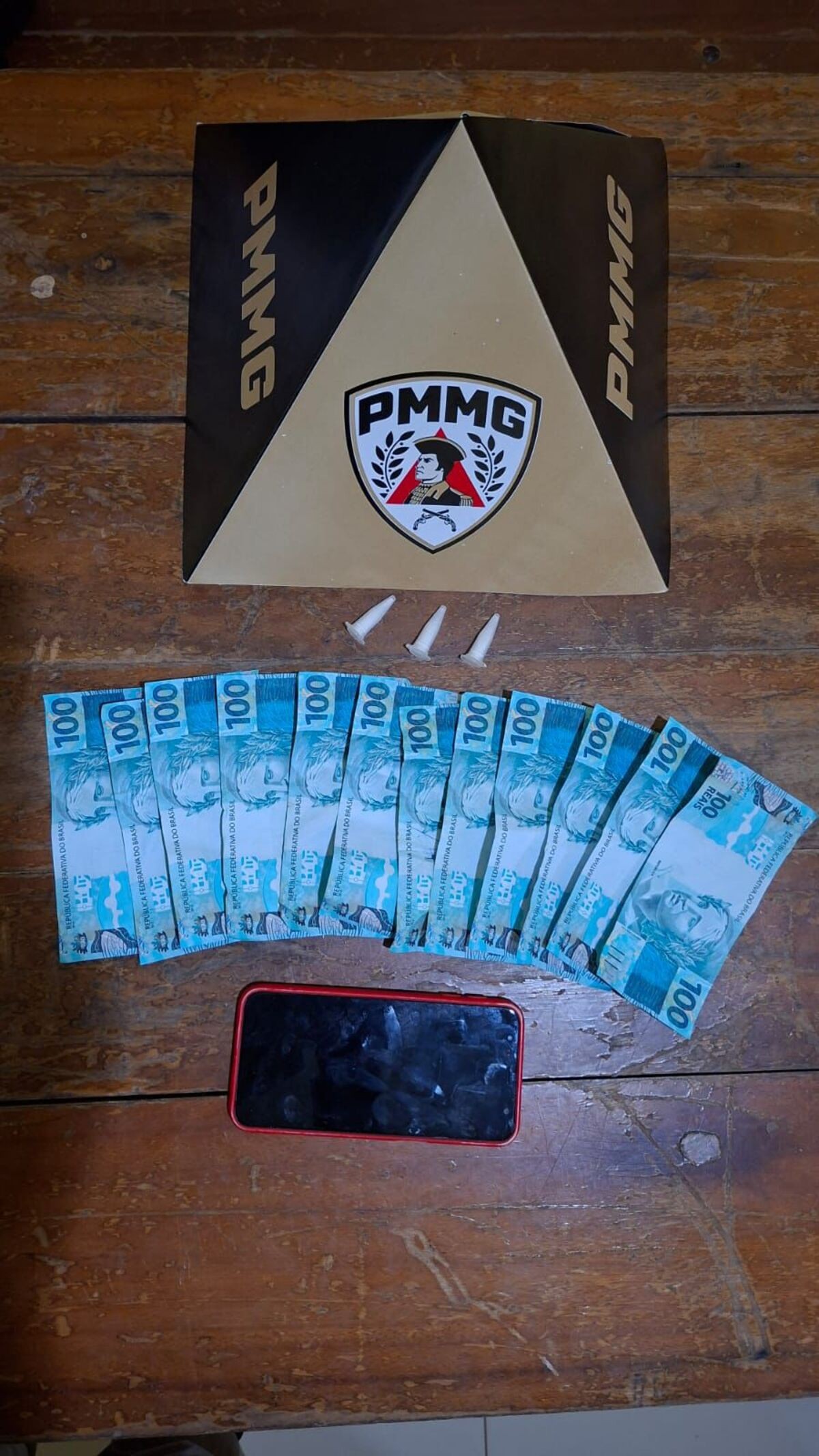 Homem é preso com cocaína e dinheiro falso após denúncias de delivery de drogas