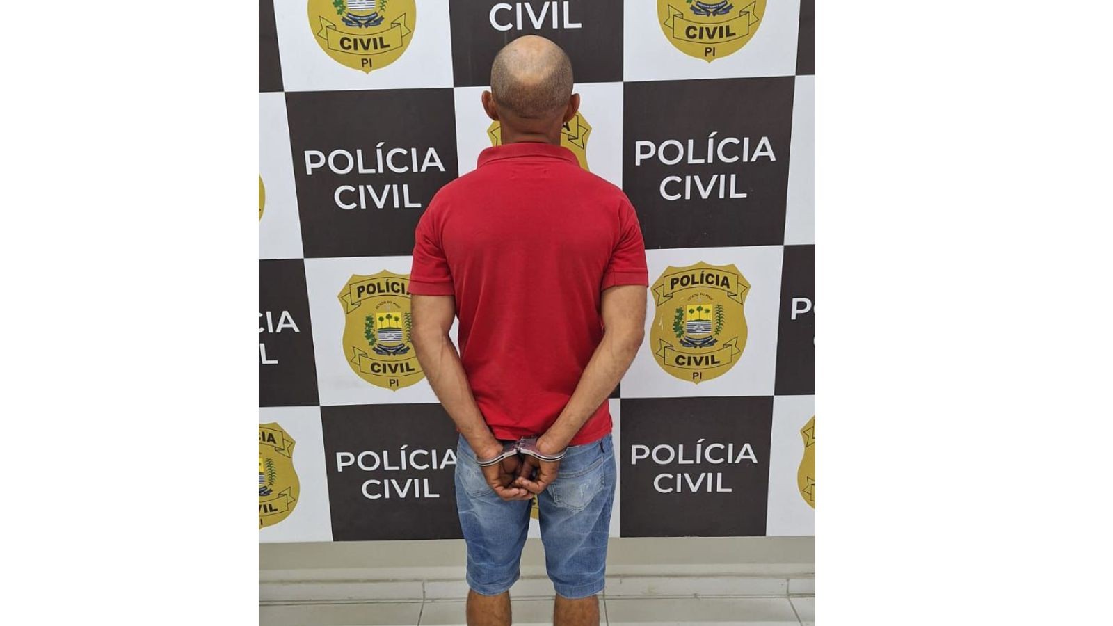 Homem é preso após atacar ex com facão por término de relacionamento no PI; testemunhas interromperam agressão