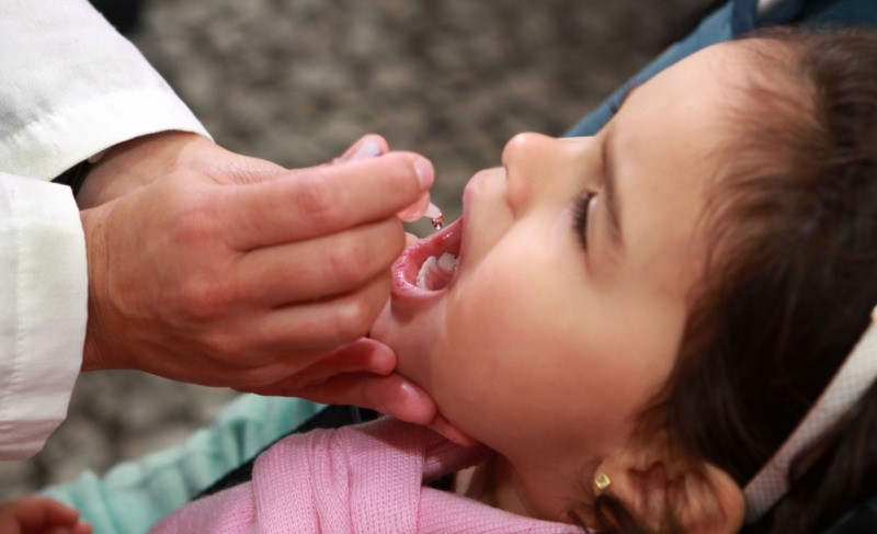 Curitiba promove Dia D de vacinação contra a pólio em 10 unidades de saúde neste sábado (8)