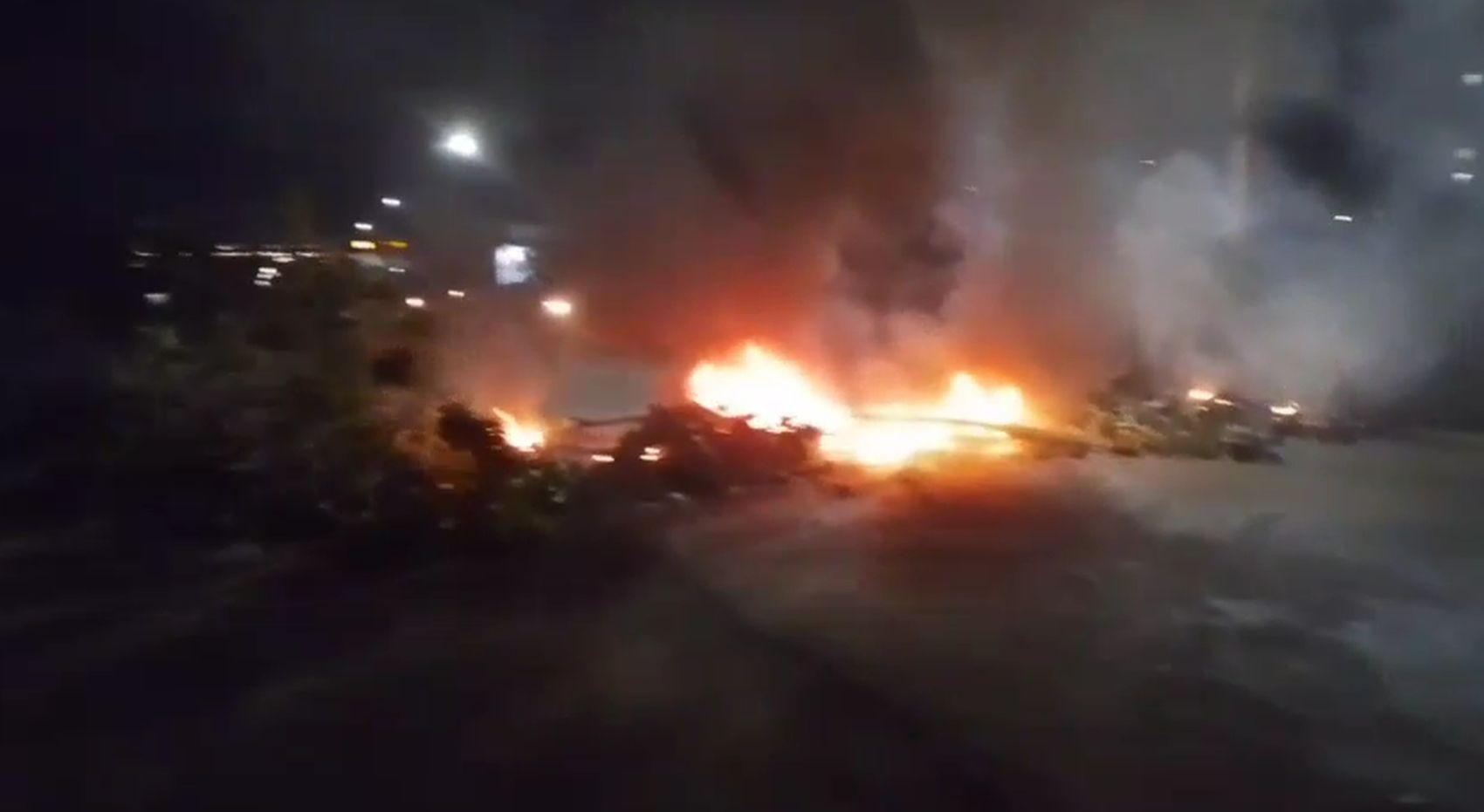 Moradores de conjunto em São Cristóvão fazem protesto contra falta de energia