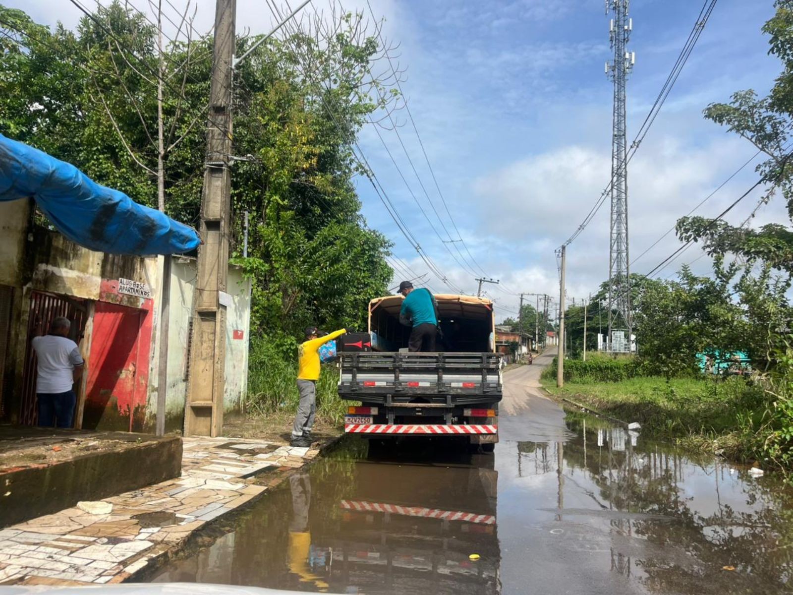 Cheia do Rio Acre: famílias começam a ser removidas de áreas alagadas na capital acreana