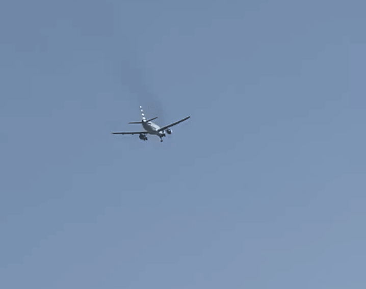 Turbina de avião pega fogo após decolar de Las Vegas, dizem moradores