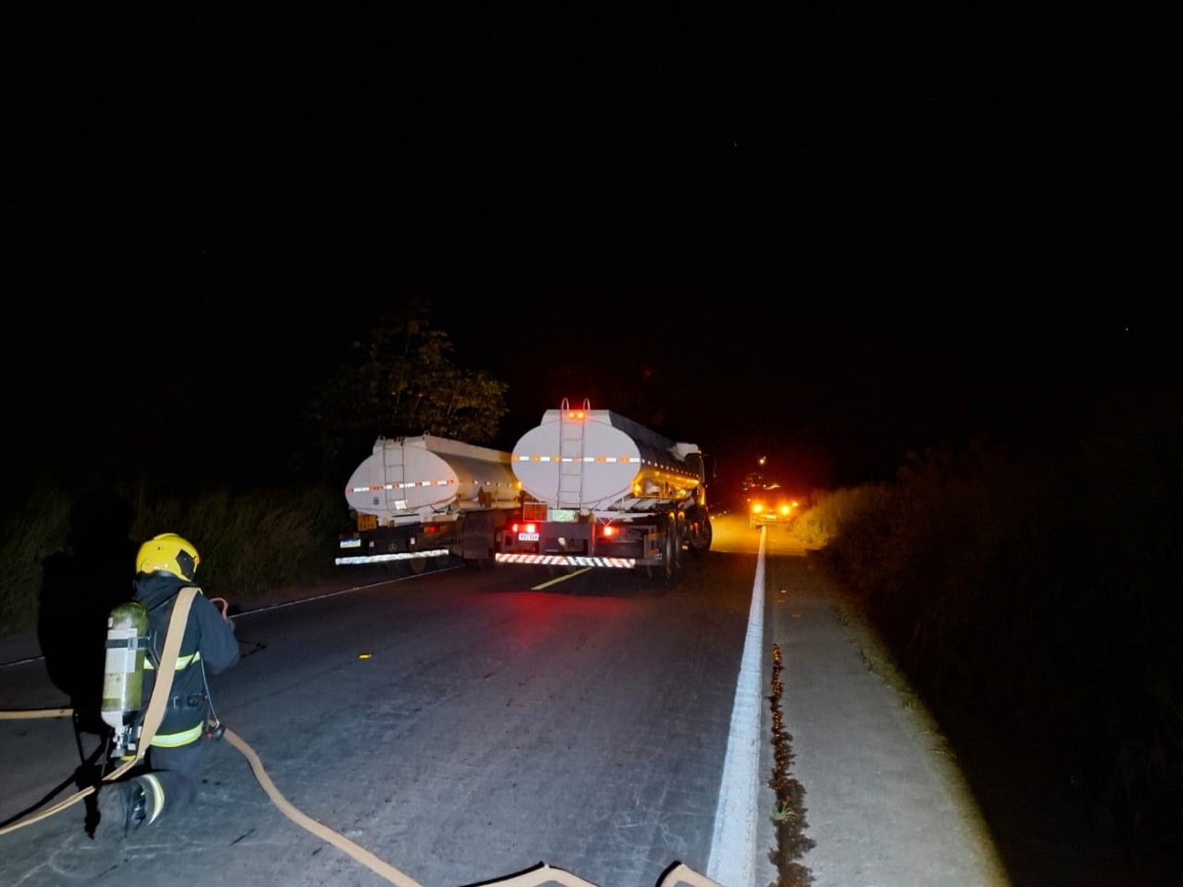 BR-153 é interditada após acidente com caminhão de combustível no norte do Tocantins