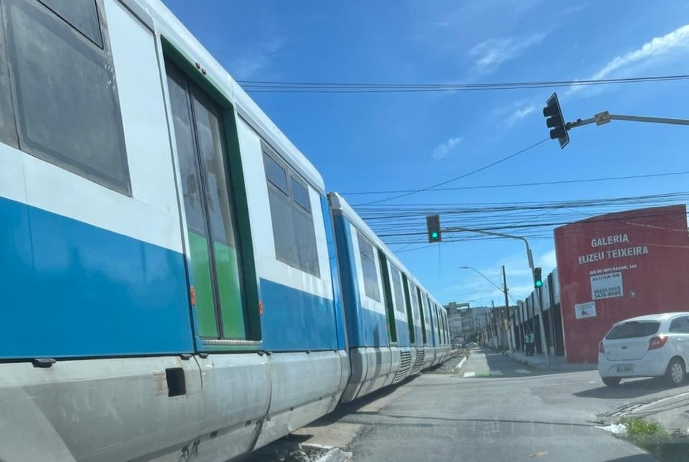 VLT quebrou em cruzamento — Foto: Denison Roma/globoesporte