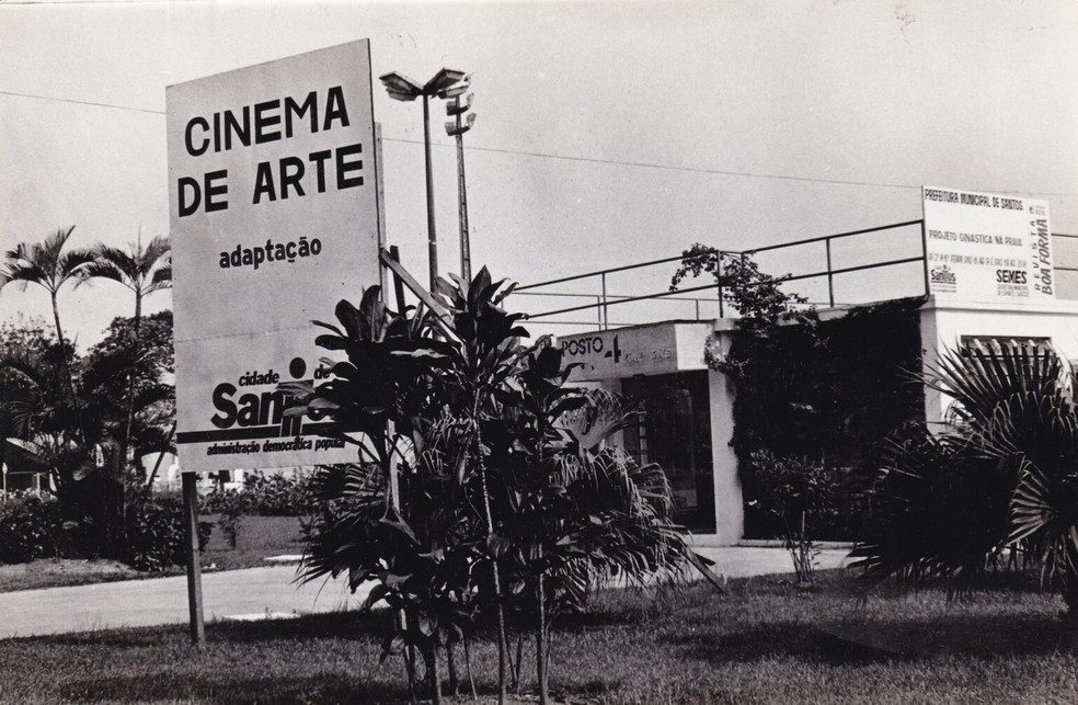 Posto de Salvamento onde funcionava a Telesp foi adaptado para receber a sala o Cine Arte Posto 4 em Santos — Foto: Memória Santista