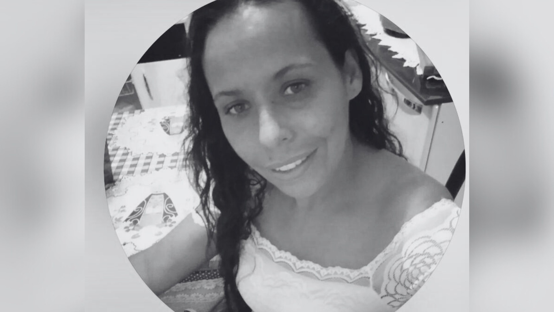 Mãe é morta a facadas na frente dos quatro filhos em MG