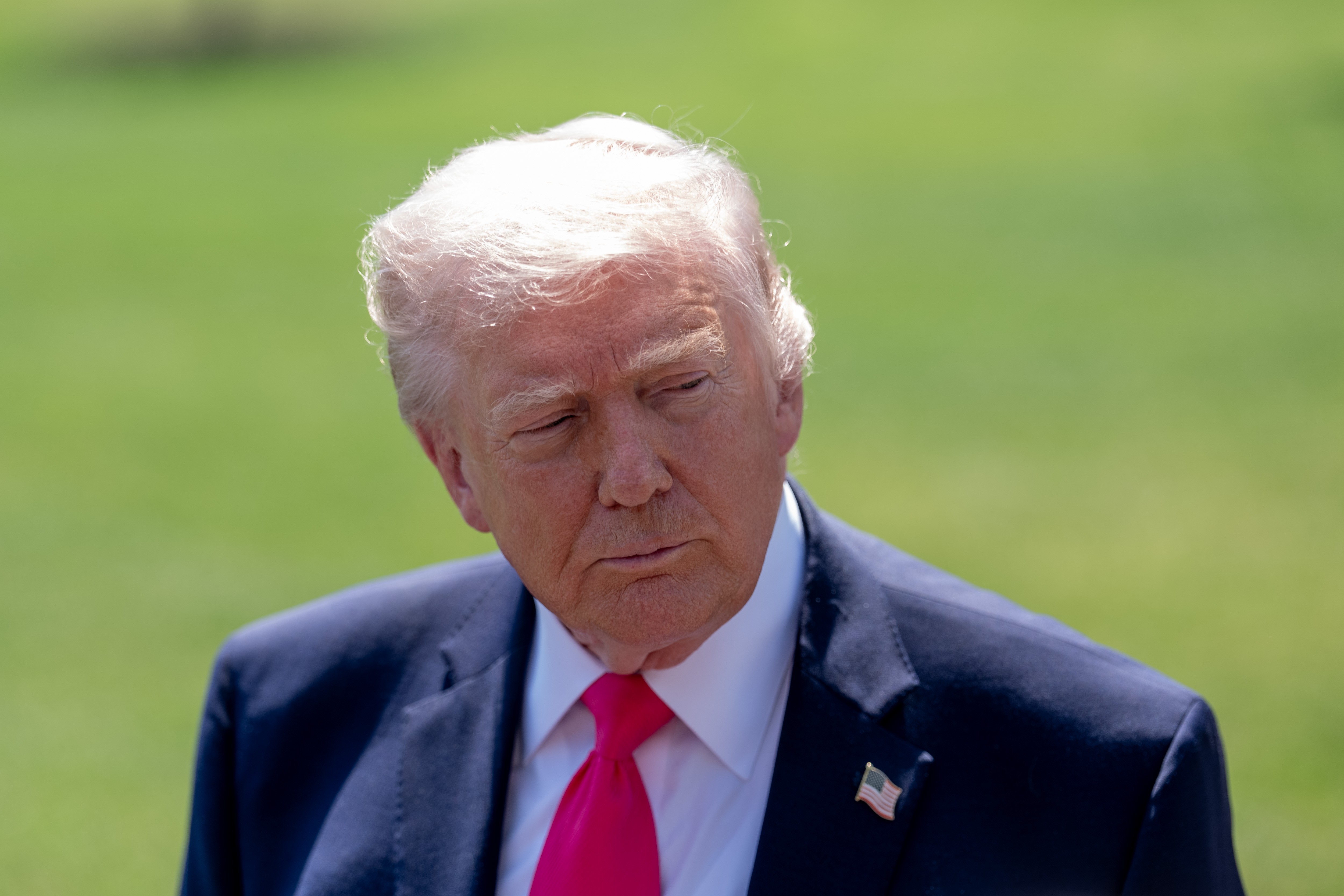 Estados Unidos vão entrar no Irã para recuperar o urânio enriquecido, diz Trump a agência