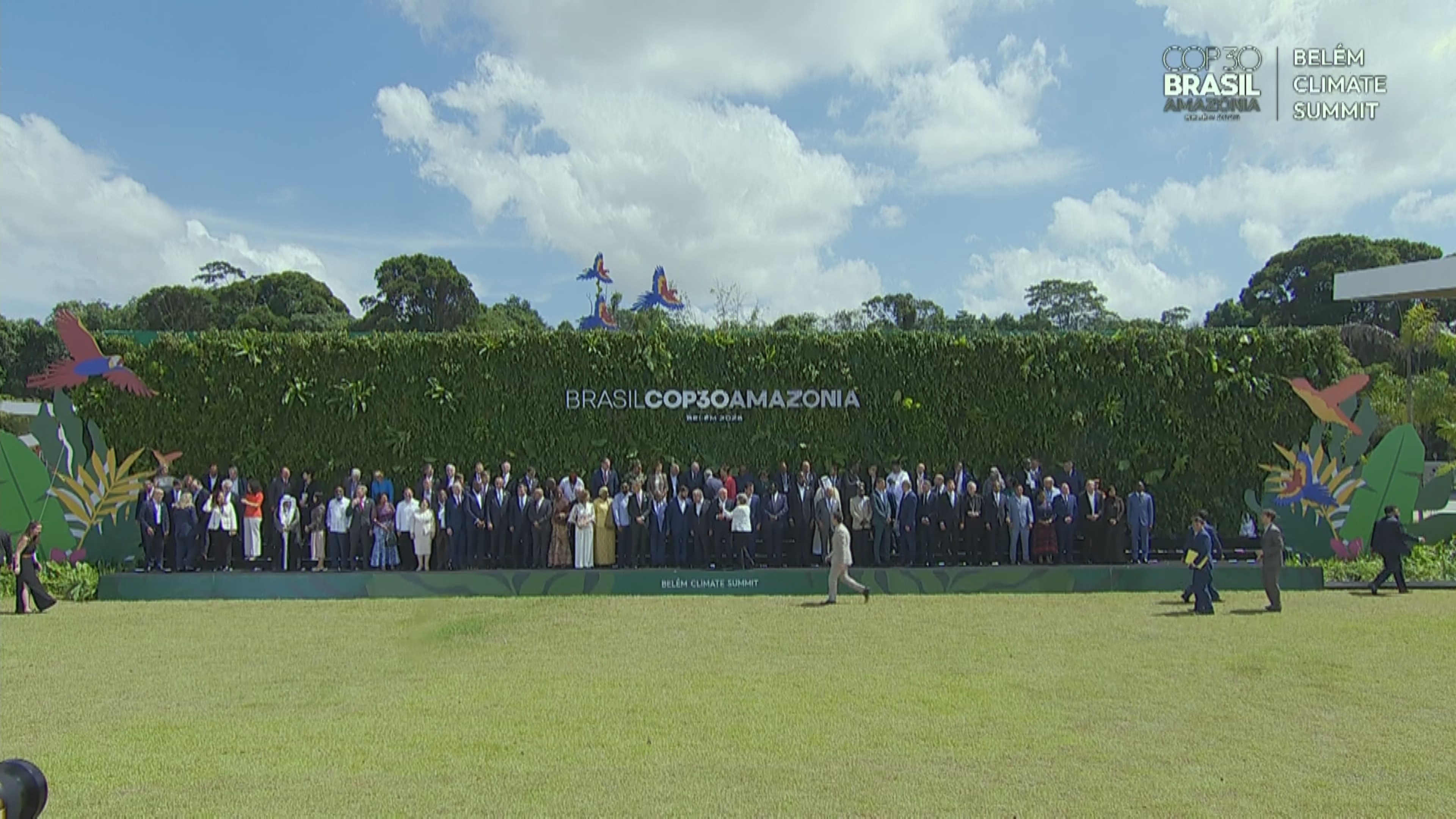 Líderes posam para foto de família na Cúpula pré-COP30 em Belém