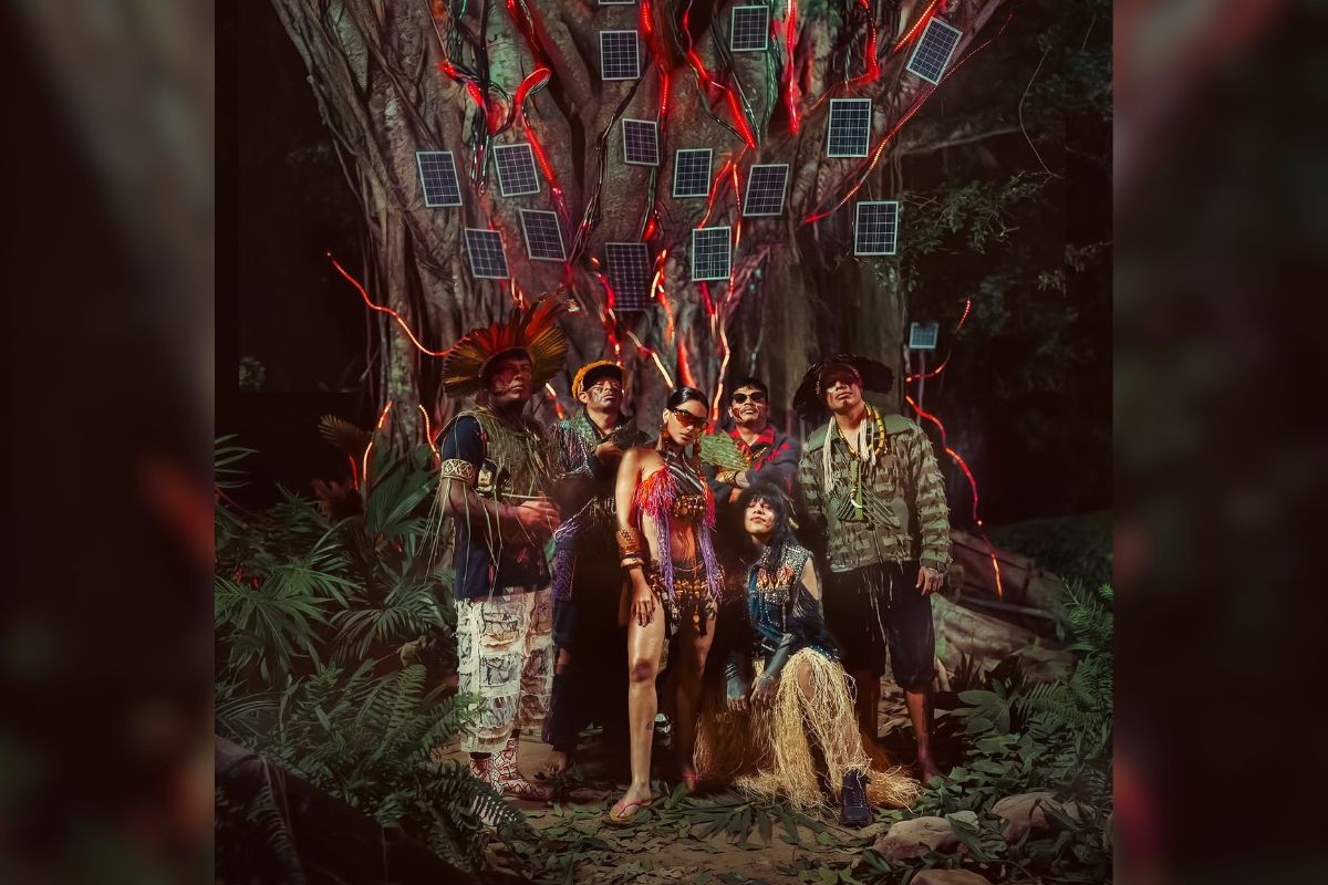 Quem é o grupo de rap indígena que fez Anitta chorar no palco durante show