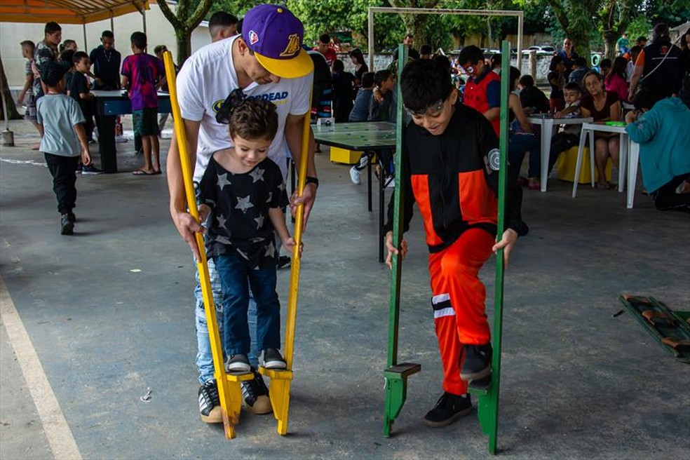 Comunidade Escola leva serviços, lazer e artesanato para escolas aos sábados — Foto: Levy Ferreira/SMCS