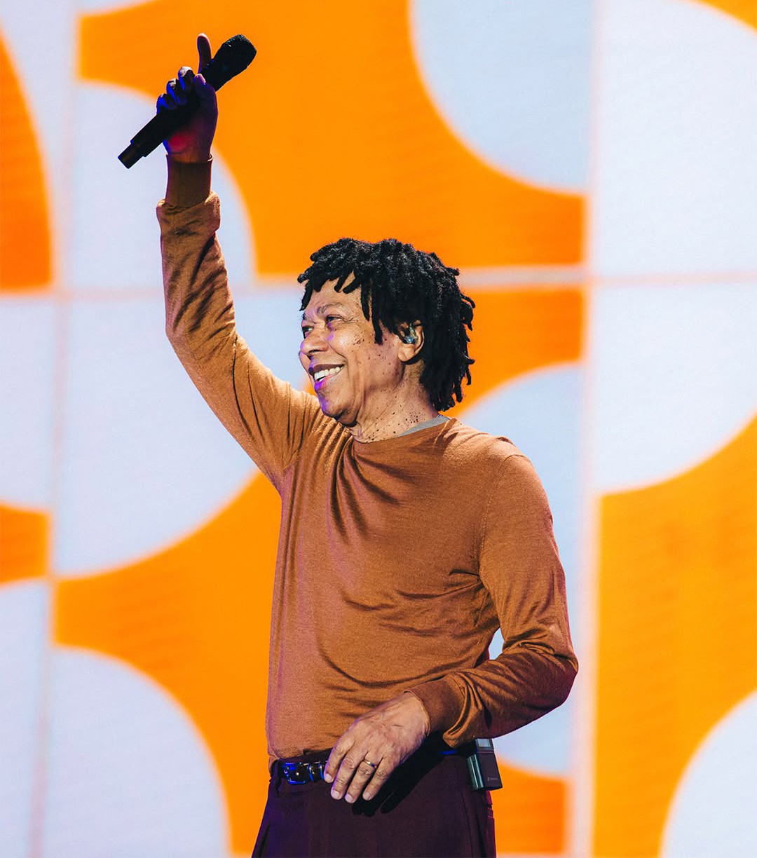 Djavan tem vida e obra correlacionadas na biografia 'Dizem que o amor atrai'