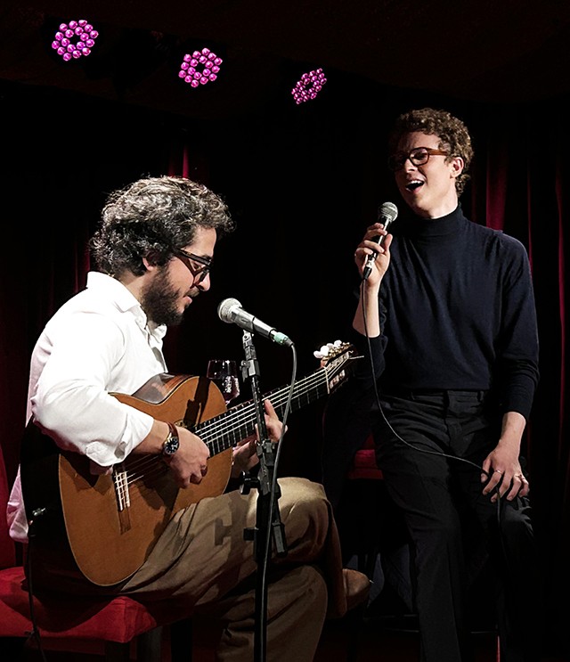 Ayrton Montarroyos e João Camarero pulsam afinados em show feito no Rio no compasso de ‘músicas do coração’