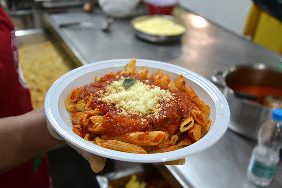 Spaghetti com molho de tomate e queijo, prato tipicamente italiano servido na Festa de São Vito — Foto: Festa de São Vito