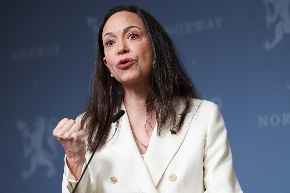 María Corina Machado, opositora do regime de Nicolás Maduro e vencedora do Nobel da Paz 2025, fala em coletiva de imprensa em Oslo, na Noruega, em 11 de dezembro de 2025. — Foto: REUTERS/Leonhard Foeger