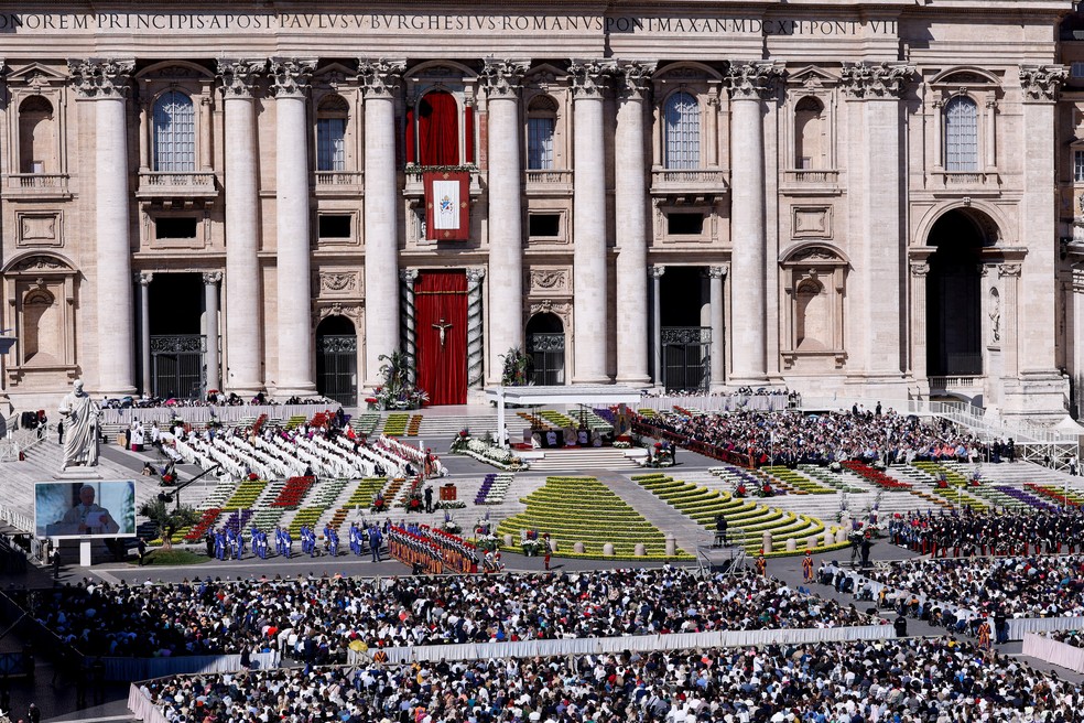 Missa de Páscoa na Praça de São Pedro, no Vaticano, em 5 de abril de 2026. — Foto: REUTERS/Remo Casilli