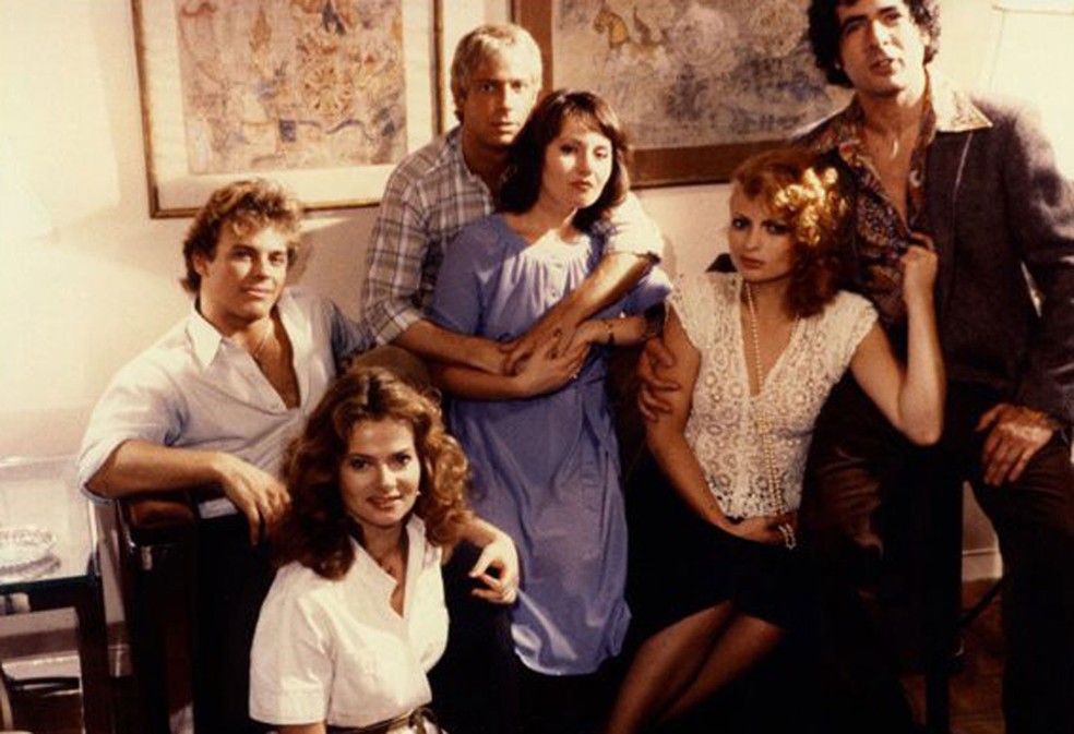 Elenco de 'Roommates' (1982) filme que mostrava o dia a dia de um grupo de amigos em Nova York — Foto: Divulgação