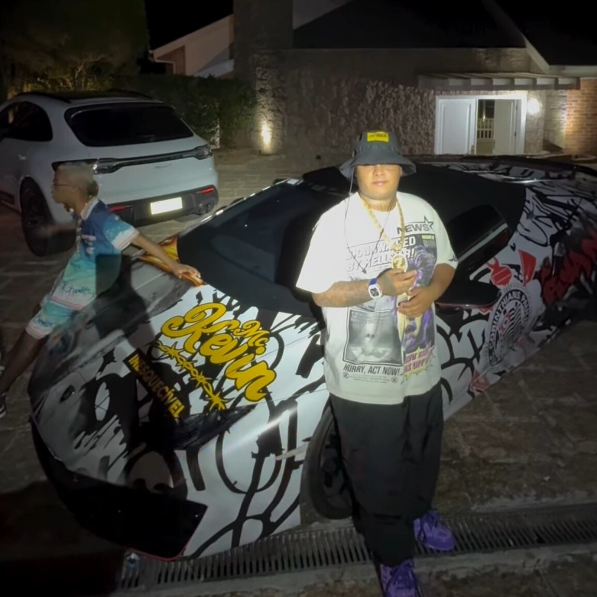 Lamborghini de MC Ryan SP: quanto custa carro de luxo usado pelo cantor para dar 'cavalo de pau' em estádio