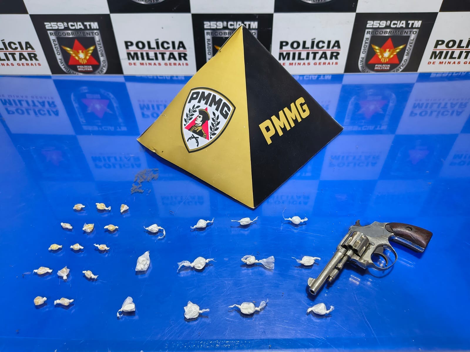 Adolescentes são apreendidos após um deles ameaçar irmãs de morte com uma arma em Pirapora