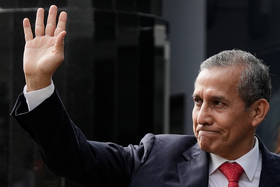 O ex-presidente do Peru, Ollanta Humala, antes de ser preso em audiência, em 15 de abril de 2025 — Foto: REUTERS/Angela Ponce